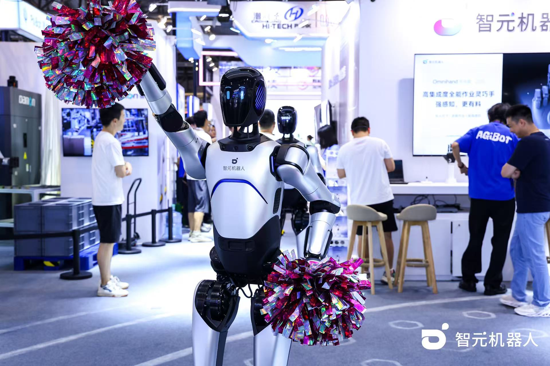 智元機器人 WAIC 首日展臺火爆，機器...